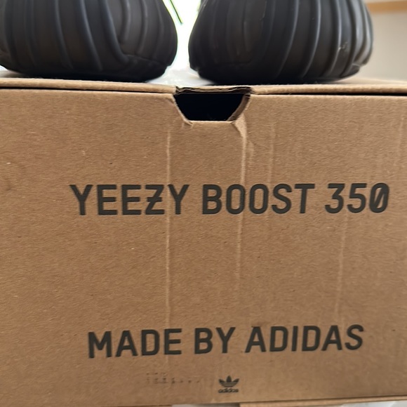 Yeezys 350 V2 size 9 - Picture 2 of 4